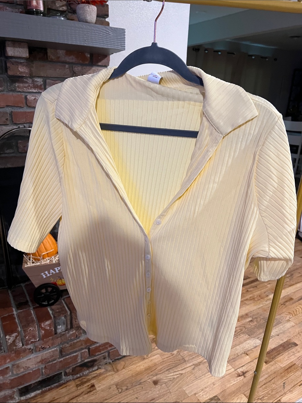 Old Navy Pale Yellow Ribbed Button-Front Collared Top